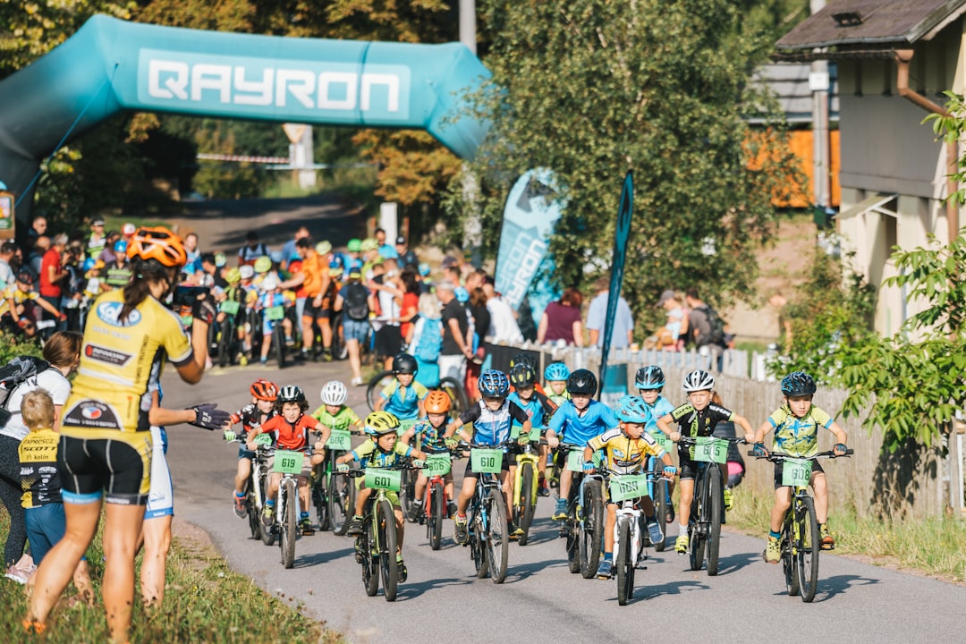 Photo participate cycling charity events